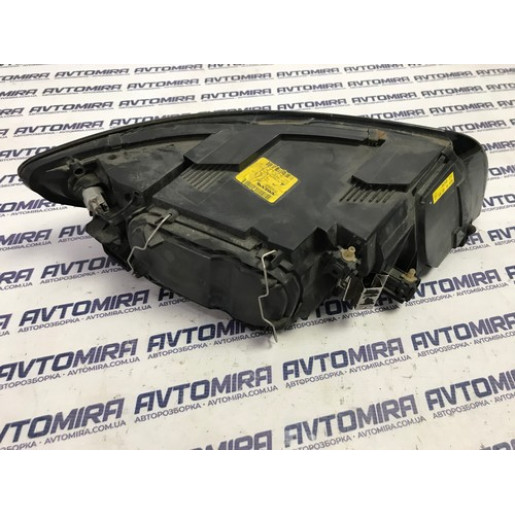 Фара передняя левая Volvo V50 2004-2008 30698891